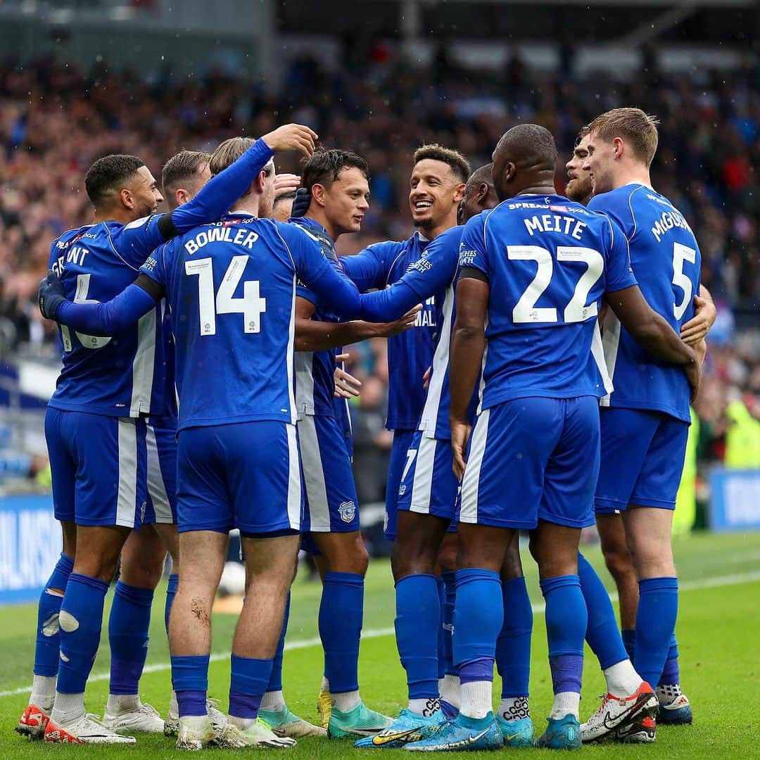 カラム・ロビンソンさんのインスタグラム写真 - (カラム・ロビンソンInstagram)「The lads 💙 Focused and ready to go again on Saturday 👊🏽 #CardiffCity」11月3日 5時06分 - callumrobinson7