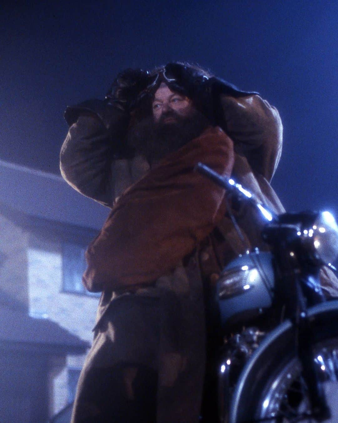 ハリー・ポッターのインスタグラム：「did you know that the motorbike used by hagrid to transport baby harry was borrowed from sirius black?」