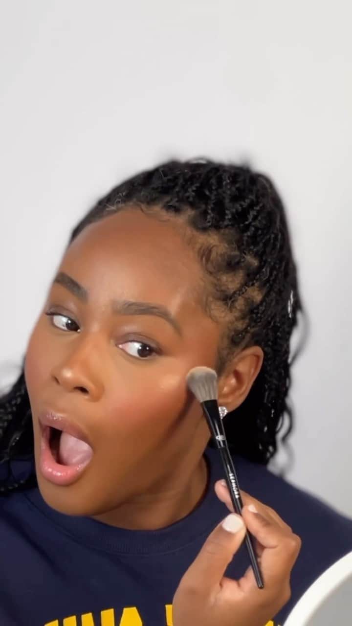 Anastasia Beverly Hillsのインスタグラム：「@avonna_sunshine (she/her) agrees: Glow Seeker Highlighter is pure perfection 😮‍💨✨  Grab yours now at the link in bio!! 🏃🏾‍♀️  #AnastasiaBeverlyHills」