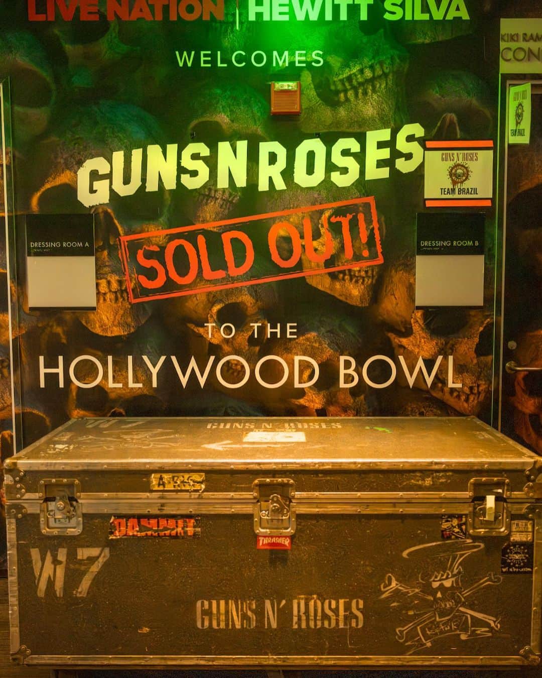 Guns N' Rosesのインスタグラム：「LA! We sold out night 1, are you ready to go again? 🔥」