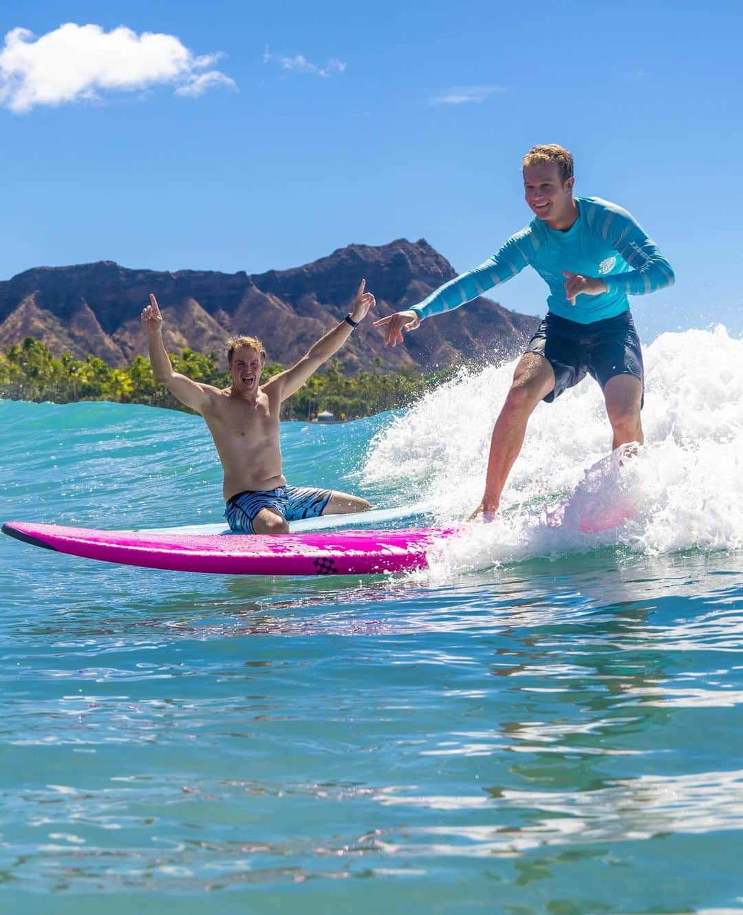 ジェイミー・オブライエンのインスタグラム：「Super psyched to announce our new surf school concept Jamie O’Brien School of Surf launching in partnership with @thetwinfinwaikiki this holiday season! Reservations are now open at jobsurfexperience.com, and if you’re looking to join the team shoot @jobschoolofsurf a DM with your info and we’ll be in touch!」