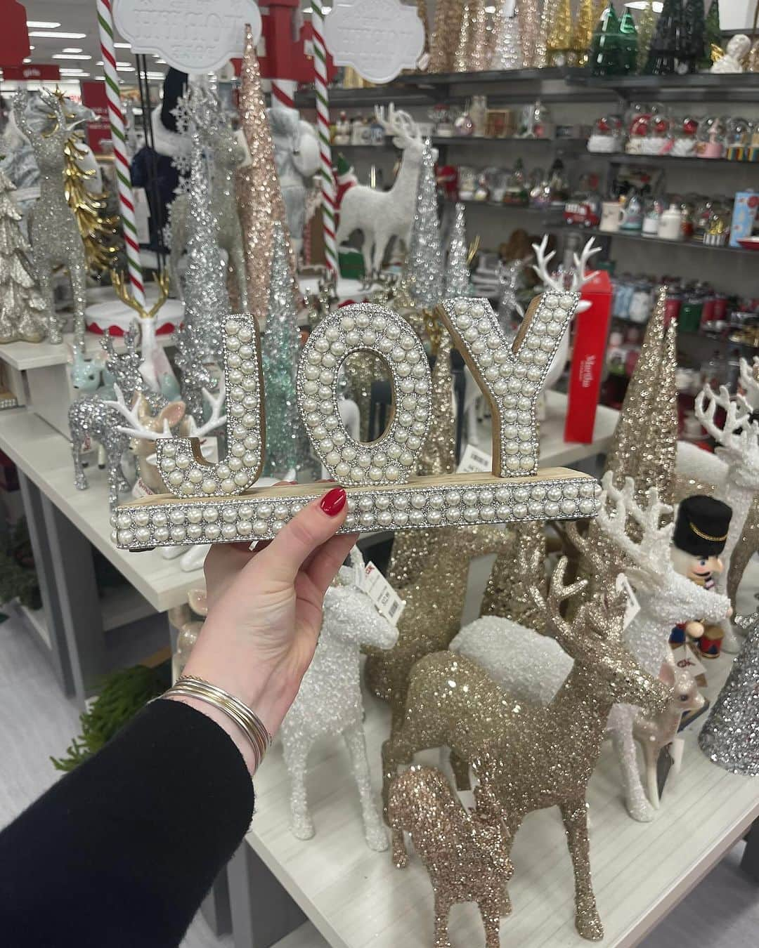 T.J.マックスさんのインスタグラム写真 - (T.J.マックスInstagram)「not the gumdrop buttons! Tag a fellow #maxxinista who loves decorating for the holidays」11月10日 8時00分 - tjmaxx