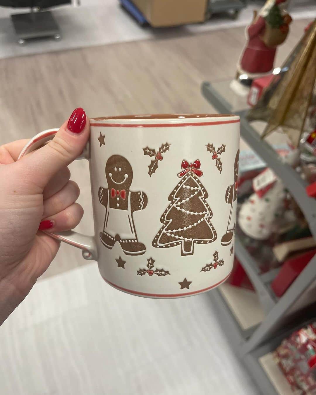 T.J.マックスさんのインスタグラム写真 - (T.J.マックスInstagram)「not the gumdrop buttons! Tag a fellow #maxxinista who loves decorating for the holidays」11月10日 8時00分 - tjmaxx