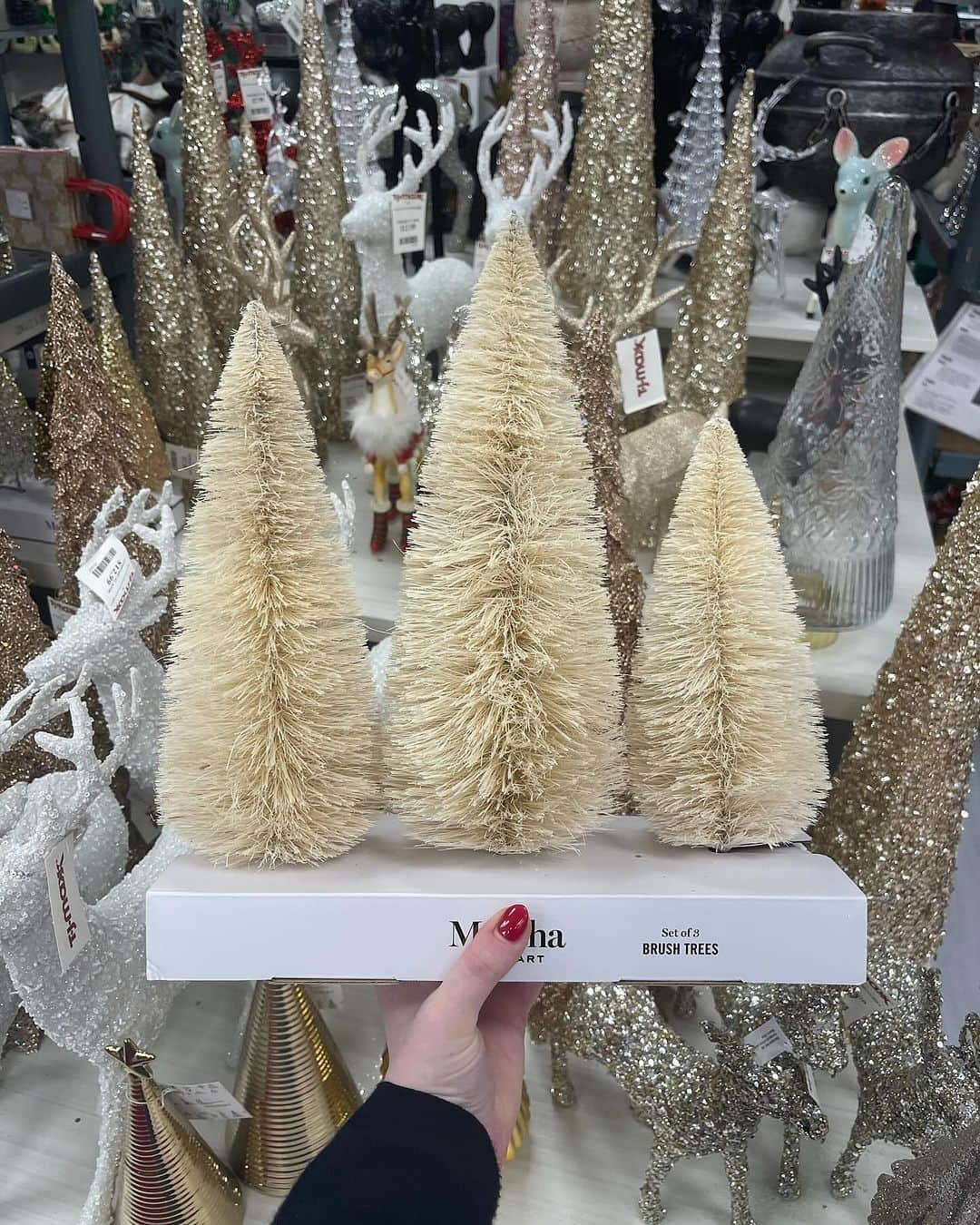 T.J.マックスさんのインスタグラム写真 - (T.J.マックスInstagram)「not the gumdrop buttons! Tag a fellow #maxxinista who loves decorating for the holidays」11月10日 8時00分 - tjmaxx