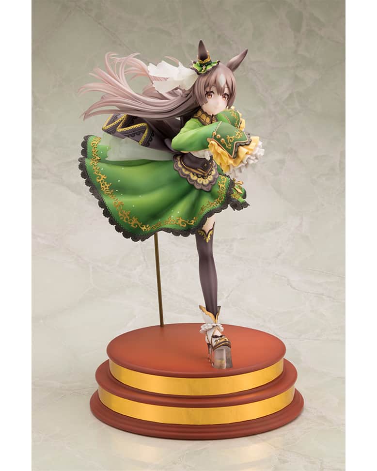 株式会社 壽屋 コトブキヤのインスタグラム：「She shines like a diamond! The jinx-challenging, high-class lady Satono Diamond from Umamusume: Pretty Derby is coming out as a figure!  The support card illustration that appears in the game has been faithfully brought to life.   Careful attention was paid to sculpting out and painting various details such as her invigorating expression, and creating a dynamic masterpiece that seems like she will begin running at any moment.  Fans can line her up with the separately sold Outrunning the Encroaching Heat Kitasan Black.  The trophy pedestal used as her base gives this product an incredibly high-class feeling.  The patterns and designs on each piece of her outfit have also been carefully recreated.  Enjoy all of these fine details by adding this elegant and beautiful Satono Diamond to your collection today!  © Cygames, Inc.  Available May 2024.」