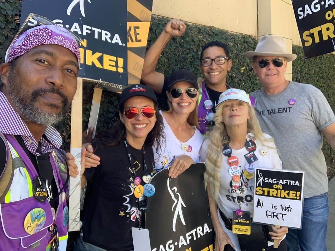ジェリー・ライアンのインスタグラム：「Day 112 with these NegCom rockstars and incredible Captains.  Standing strong! One day longer. One day stronger, AS LONG AS IT TAKES. ✊🏼 @sagaftra #sagaftrastrong #sagaftrastrike #power2performers」