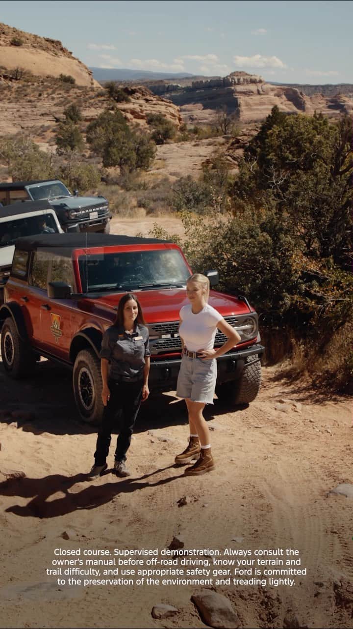 Fordのインスタグラム：「Do you have what it takes to conquer the ledge like Ford Bronco® owner @sydney_sweeney? Reserve your spot at Bronco Off-Roadeo and find out. Link in bio. #broncooffroadeo」
