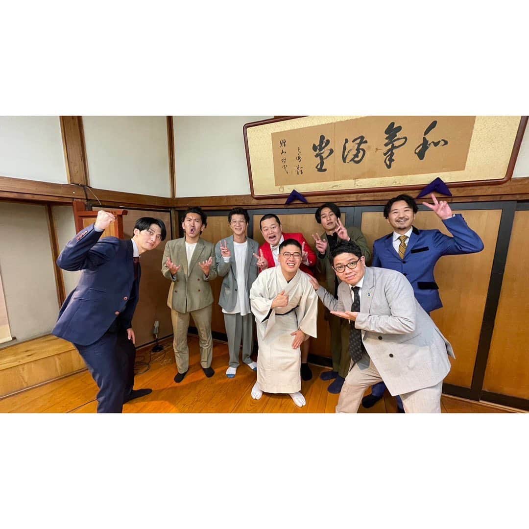たかのりのインスタグラム：「昨日は逆襲漫才in 新宿末廣亭ありがとうございました！ 急遽ミキが漫才出来なくなり昴生の中説&漫談となりましたが、とても温かいお客様で会場の雰囲気も合間って貴重な逆襲漫才回になったと思います。 新宿末廣亭、何度も来ても素晴らしい劇場で堪らんのです。 ゲストの素敵じゃないか、モグライダーさんもありがとうございました。 しかもこの会場のみ桂枝平くんの前説付きです、また東京逆襲漫才はここでやると思いますので、普段の劇場と違った雰囲気を味わいたい方、ぜひ一度お越し下さい。 そして、次回の逆襲漫才はよしもと漫才劇場にて１１月１６日（火）２１時からあります。 ゲストにギャロップさん、Dr.ハインリッヒさんを迎えネタ２本ずつのライブになります。こちらもお待ちしております。 #逆襲漫才」