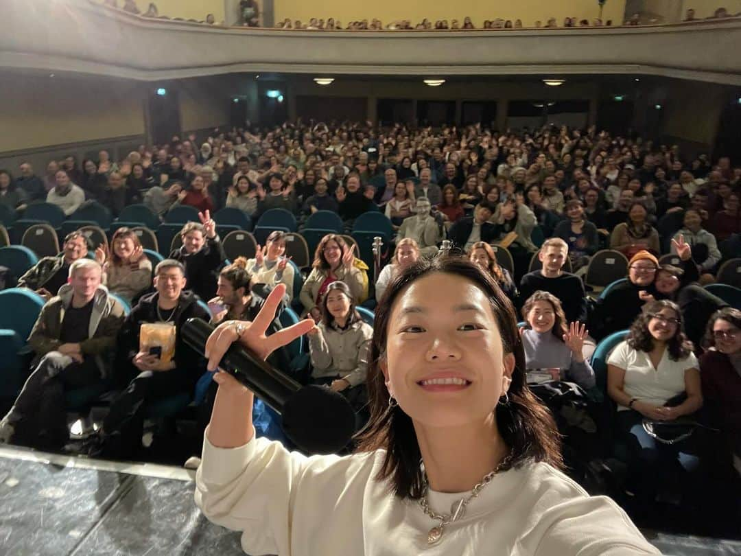 イ・ソルのインスタグラム：「I'm so happy to be in Berlin. Thanks for having me. This is my second visit and I feel more beautiful here because of you guys. Have a good time and see you on the 7th and 8th🌹」