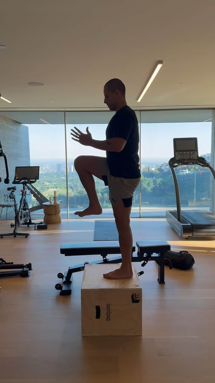 ハビエル・エルナンデス・バルカサールのインスタグラム：「Entrenando con unas vistas muy chingonas! 🤩」