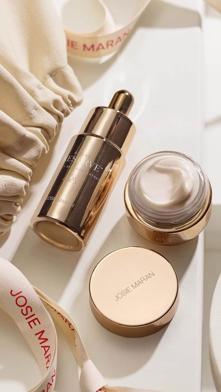 ジョジー・マランのインスタグラム：「Naughty or nice, our most buttery holiday kits have arrived and there’s a gift for everyone on your list year! 🧈❤️  First up, Argan Reserve Duo kit — The perfect pairing to penetrate deep levels of the skin to visibly improve clarity, moisture, texture, tone, and resilience. A $146 value for $95!  What’s included: ✨Argan Reserve Concentrate Targeting Cream - 0.5fl oz ✨Argan Reserve Healthy Skin Concentrate - 0.5fl oz. ✨Limited Edition Tote」
