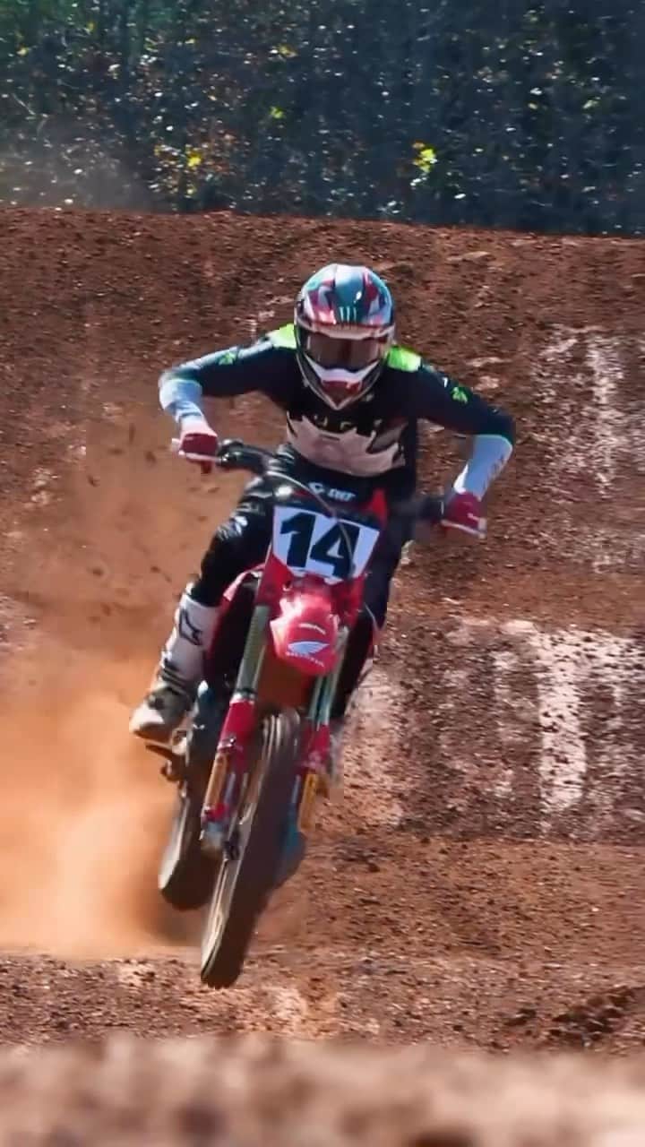 Racer X Onlineのインスタグラム：「Dylan Ferrandis sighting! We’ve heard the 2021 pro motocross champion has been working on racing a Honda for 2024, and now he’s testing with Phoenix Honda, with help from Factory Connection. Will this deal become official soon⁉️」