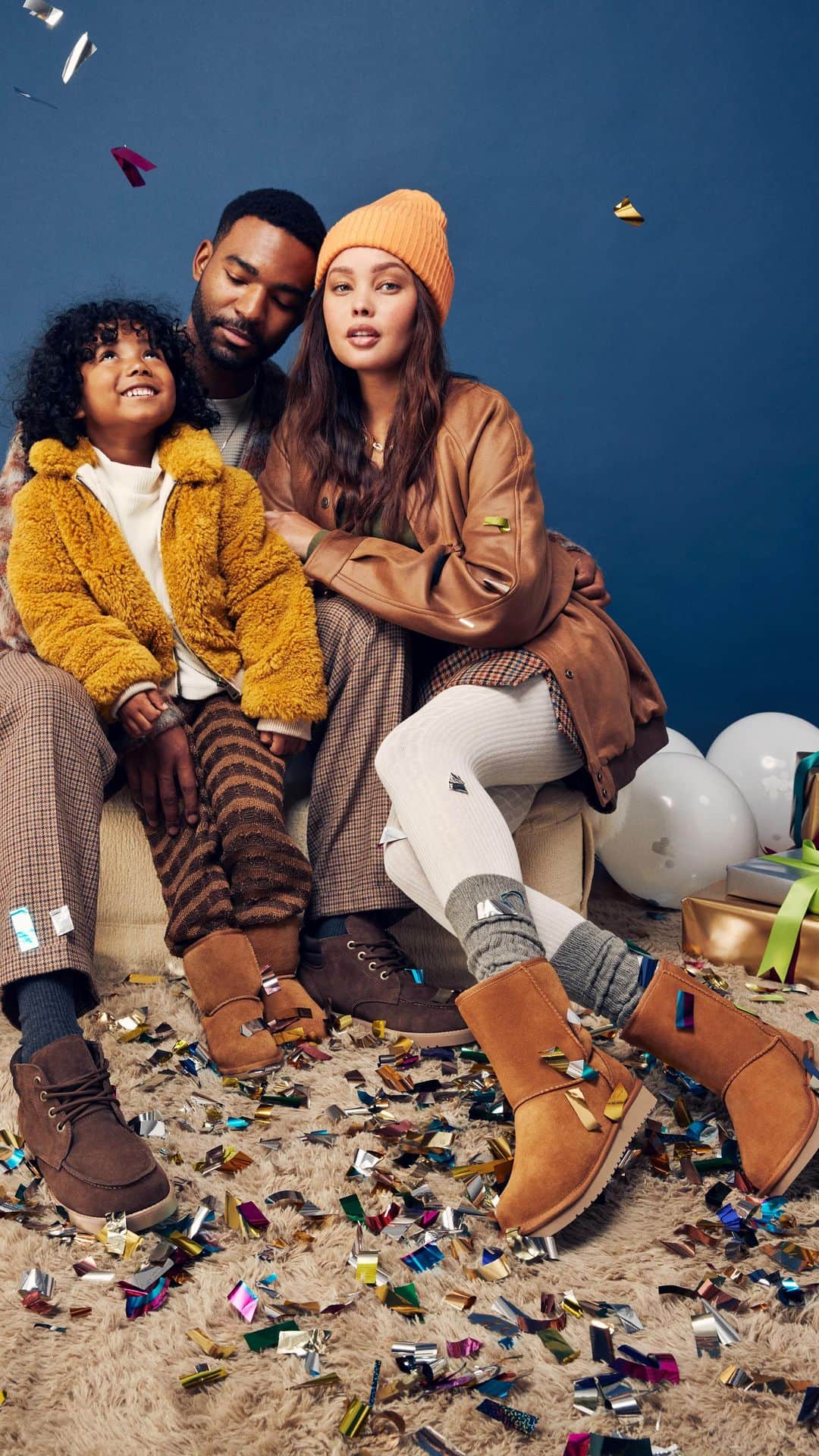 クーラブラのインスタグラム：「The Holiday’23 lineup’s officially here. Wishlist worthy, promise🤞 View our gift guide via stories 🎁  #koolaburra #holidays」