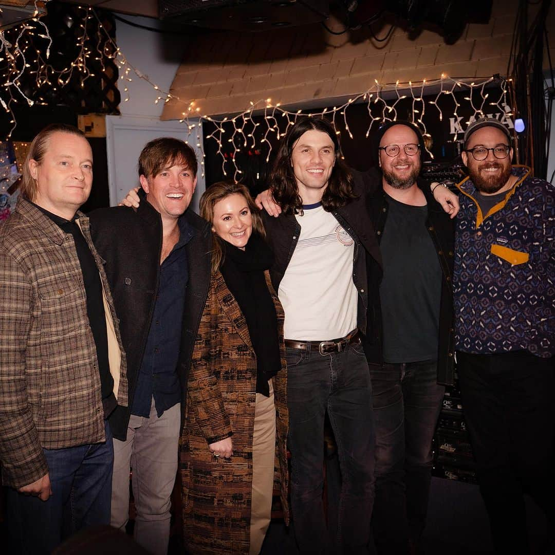 ジェームズ・ベイさんのインスタグラム写真 - (ジェームズ・ベイInstagram)「Last night I got to play the famous @bluebirdcafetn with one of my nearest and dearest @jongreen1979 my great bud @davebarnesmusic and the brilliant @jarradk_allday - It's truly a night l'Il never forget and can't wait to come back and do it again. Love you Nashville x  📸 @rcolebarnhill @pennykapa」11月3日 6時35分 - jamesbaymusic