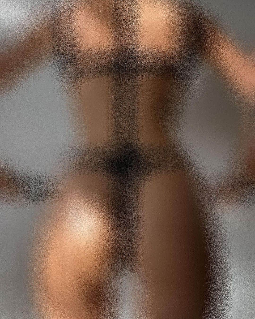 フリートイリヤのインスタグラム：「Signup to our newsletter for the latest news, updates, uncensored & exclusive content online at fleetilya.com 🖤」