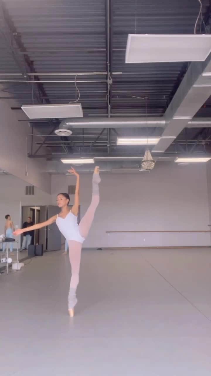 のインスタグラム：「Gorgeous 🫶🏻 @adelinedunlap   #worldwideballet #adelinedunlap ✨🫶🏻💘」