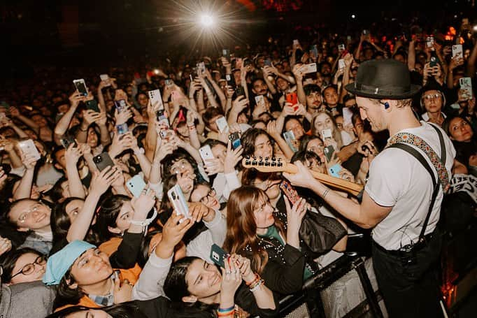 The Lumineersさんのインスタグラム写真 - (The LumineersInstagram)「Beyond stoked to be back touring South America after 9 years! Argentina y’all were incredible last night! 🇦🇷🇦🇷🇦🇷Chile tomorrow!」11月3日 6時59分 - thelumineers