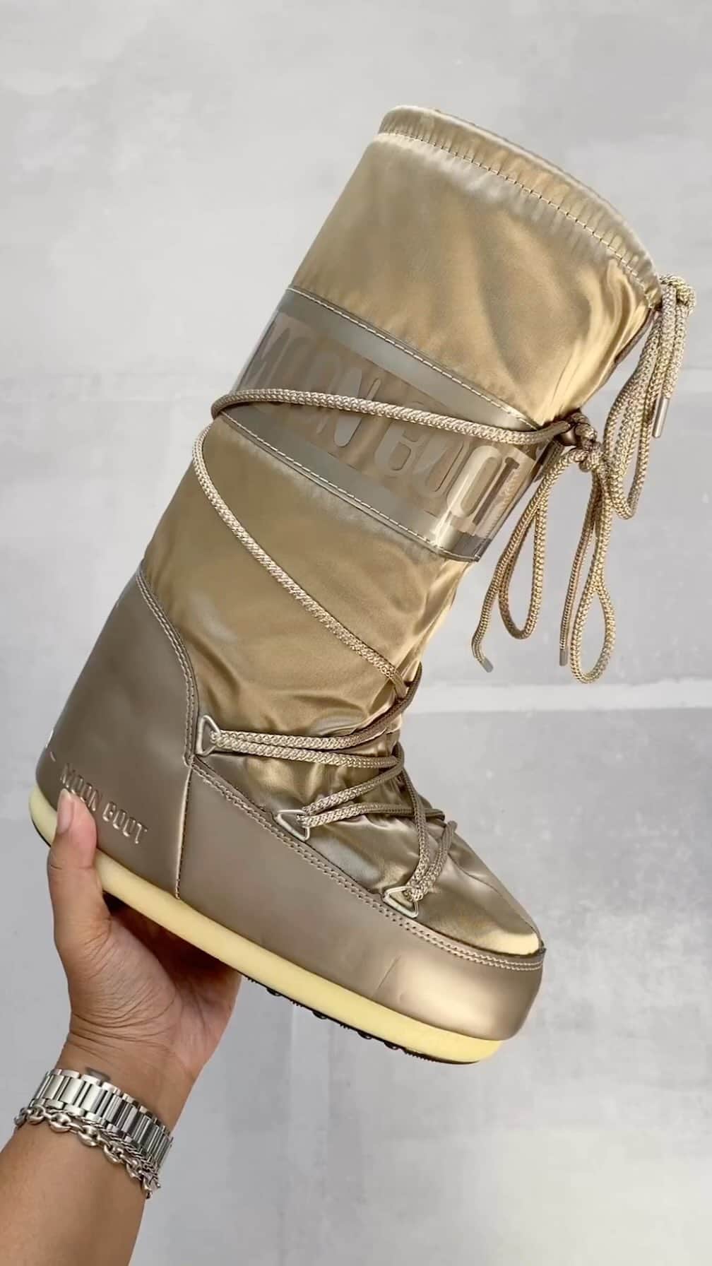 Nordstromのインスタグラム：「Give those chilly temps the boot. Tap to add cold-weather footwear to bag at the link in bio.」
