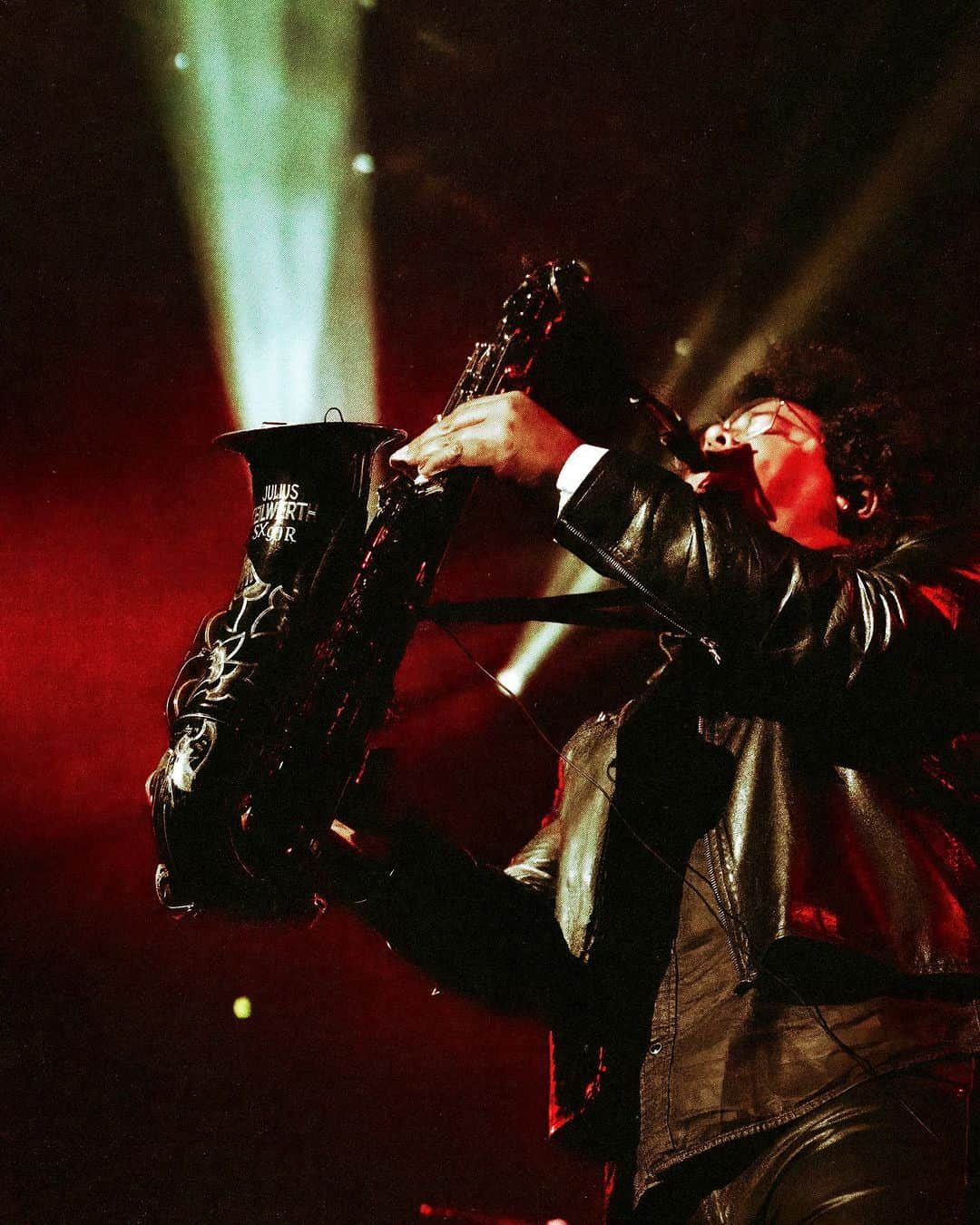 グループラブさんのインスタグラム写真 - (グループラブInstagram)「We played “All” last night in Montreal with the legend @jakeclemons who is pure magic on the sax and also the most beautiful human. Holding this very close to our hearts. Life unfolds ❤️」11月3日 7時04分 - grouplove