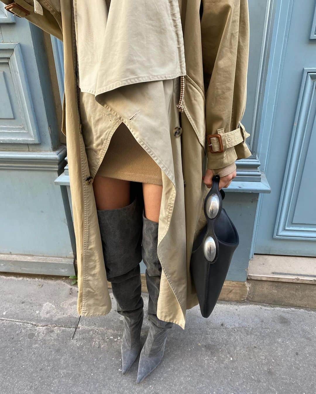 Shopbopさんのインスタグラム写真 - (ShopbopInstagram)「CITY COOL: Up your street-style game in the latest effortlessly chic ensembles (think drape-y trench coats, knee-high boots & slouchy-sleek shoulder bags). Shop the latest from #IsabelMarant & more via link in bio 🛍️」11月3日 7時36分 - shopbop