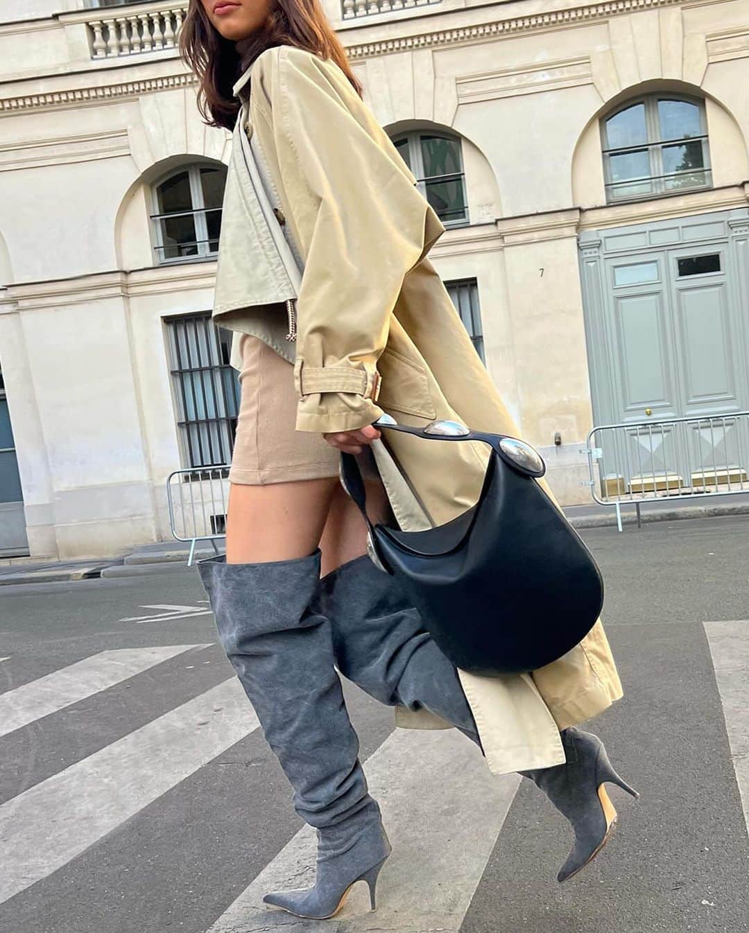 Shopbopのインスタグラム：「CITY COOL: Up your street-style game in the latest effortlessly chic ensembles (think drape-y trench coats, knee-high boots & slouchy-sleek shoulder bags). Shop the latest from #IsabelMarant & more via link in bio 🛍️」
