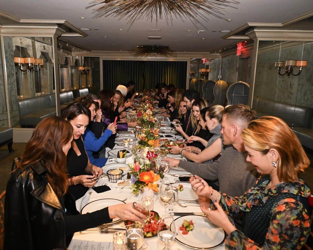 Bergdorf Goodmanさんのインスタグラム写真 - (Bergdorf GoodmanInstagram)「ABOUT LAST NIGHT 💎 On Wednesday night, Bergdorf Goodman celebrated the arrival of @ileanamakri with an intimate dinner at BG Restaurant. Guests including Linda Fargo, Ashley Olsen, Louis Eisner, Lynn Yaeger, Leandra Cohen, Zoe Cassavetes and Nicola Kotsoni enjoyed a family-style menu inspired by Makri’s Greek heritage. Discover Ileana Makri’s vibrant and timeless jewelry now in store.」11月3日 7時27分 - bergdorfs