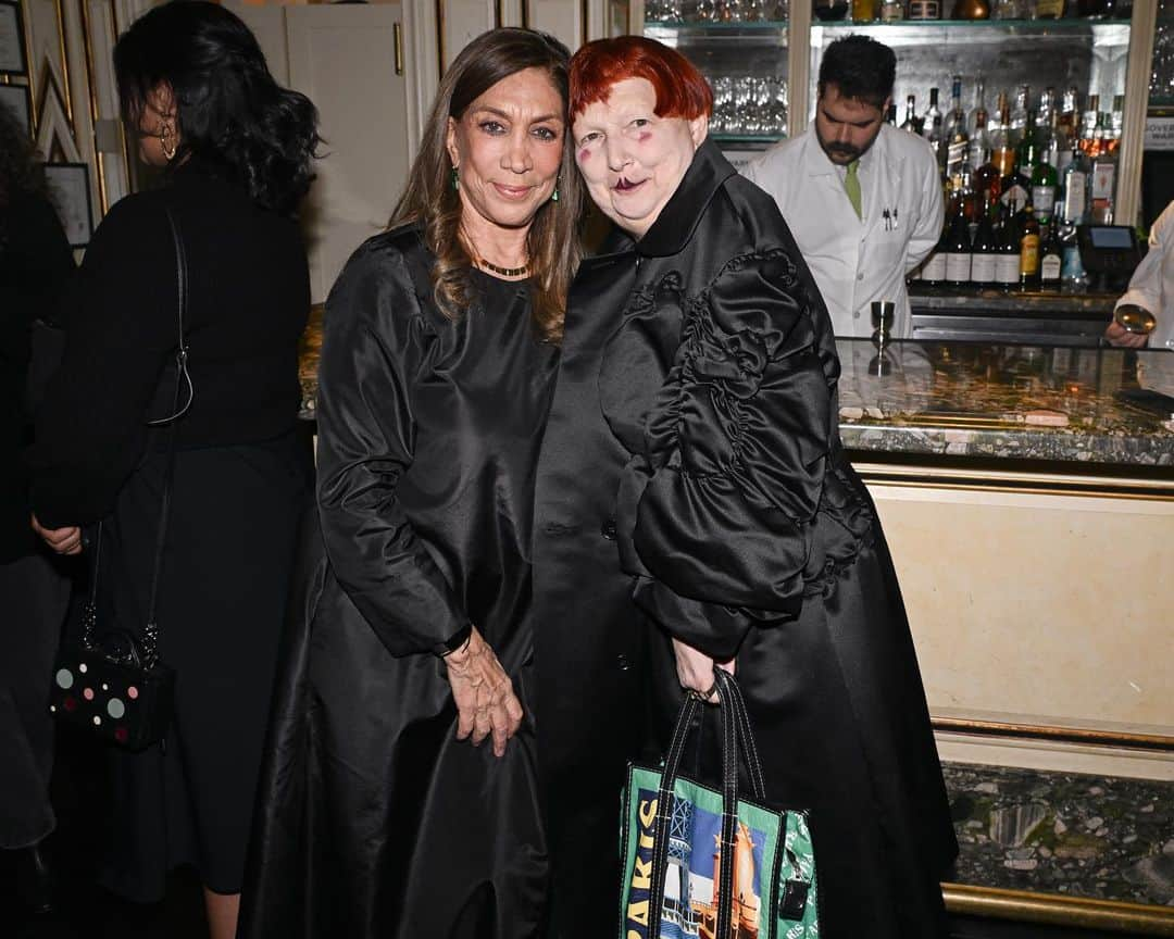 Bergdorf Goodmanさんのインスタグラム写真 - (Bergdorf GoodmanInstagram)「ABOUT LAST NIGHT 💎 On Wednesday night, Bergdorf Goodman celebrated the arrival of @ileanamakri with an intimate dinner at BG Restaurant. Guests including Linda Fargo, Ashley Olsen, Louis Eisner, Lynn Yaeger, Leandra Cohen, Zoe Cassavetes and Nicola Kotsoni enjoyed a family-style menu inspired by Makri’s Greek heritage. Discover Ileana Makri’s vibrant and timeless jewelry now in store.」11月3日 7時27分 - bergdorfs