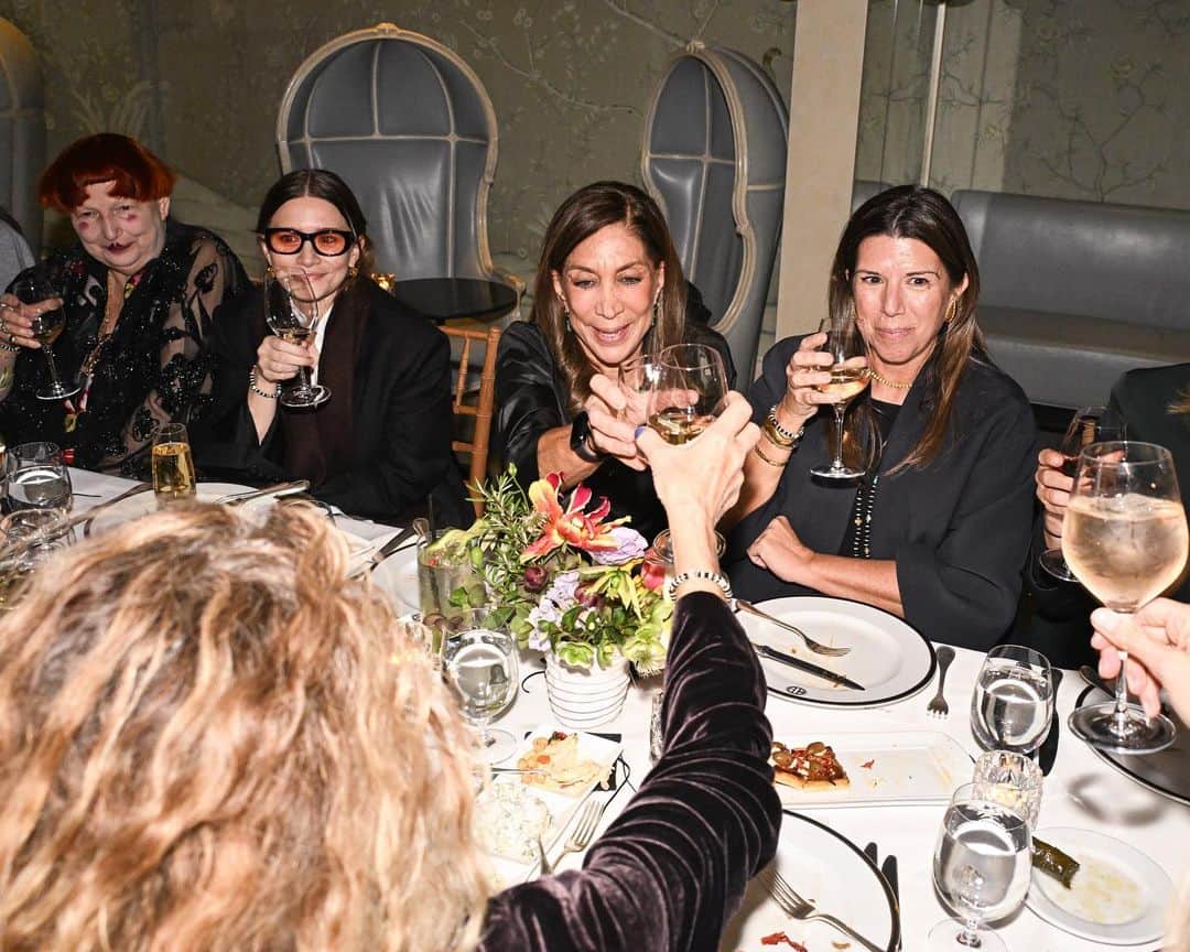 Bergdorf Goodmanさんのインスタグラム写真 - (Bergdorf GoodmanInstagram)「ABOUT LAST NIGHT 💎 On Wednesday night, Bergdorf Goodman celebrated the arrival of @ileanamakri with an intimate dinner at BG Restaurant. Guests including Linda Fargo, Ashley Olsen, Louis Eisner, Lynn Yaeger, Leandra Cohen, Zoe Cassavetes and Nicola Kotsoni enjoyed a family-style menu inspired by Makri’s Greek heritage. Discover Ileana Makri’s vibrant and timeless jewelry now in store.」11月3日 7時27分 - bergdorfs