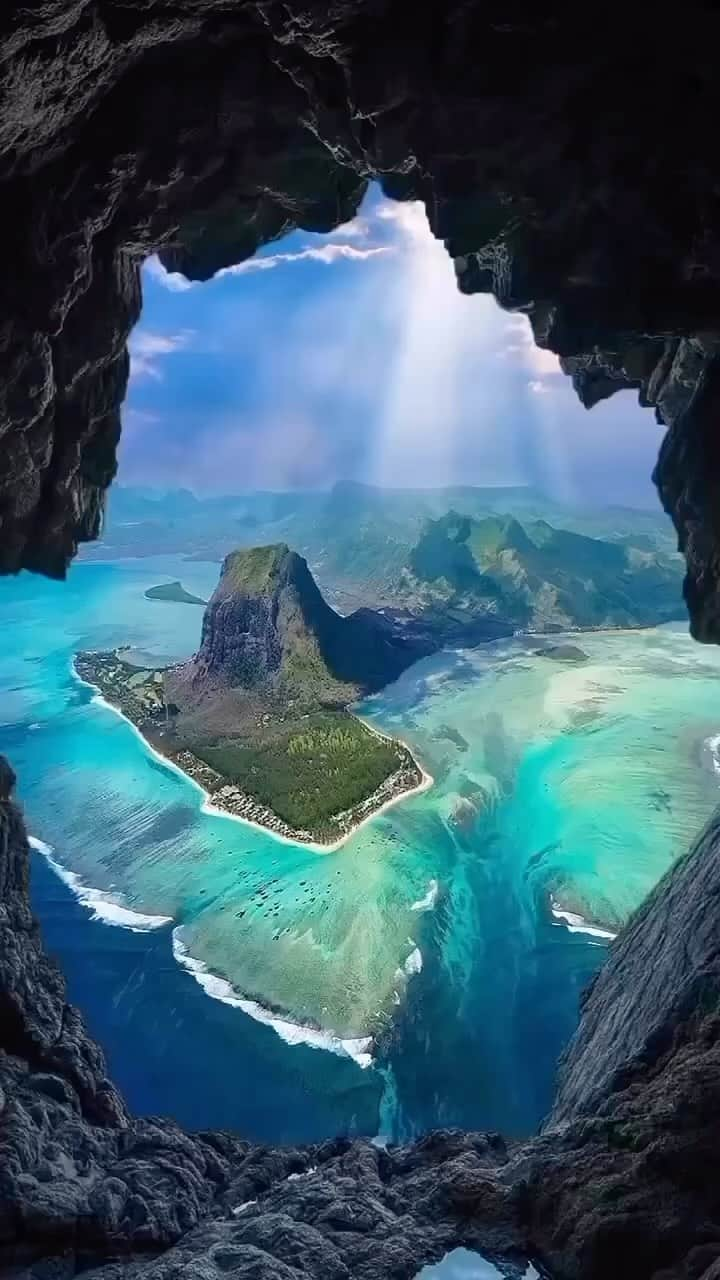 Awesome Wonderful Natureのインスタグラム：「This amazing phenomenon isn’t actually an underwater waterfall, but rather an optical illusion caused by moving sand and sediments that can be seen from above ✈️🚁  It is completely safe to swim and surf on 🤯  📍 Le Morne Brabant, Mauritius 🇲🇺 📹 Video by @travellingreats  #nature #place #natgeo #discover #explore #landscape #instagram #colorful ##earth #instagood #earthpix #sunset #wonderful #photography #travels #mauritius #vacation #artofvisuals #vacation #tlpicks #wanderlust」