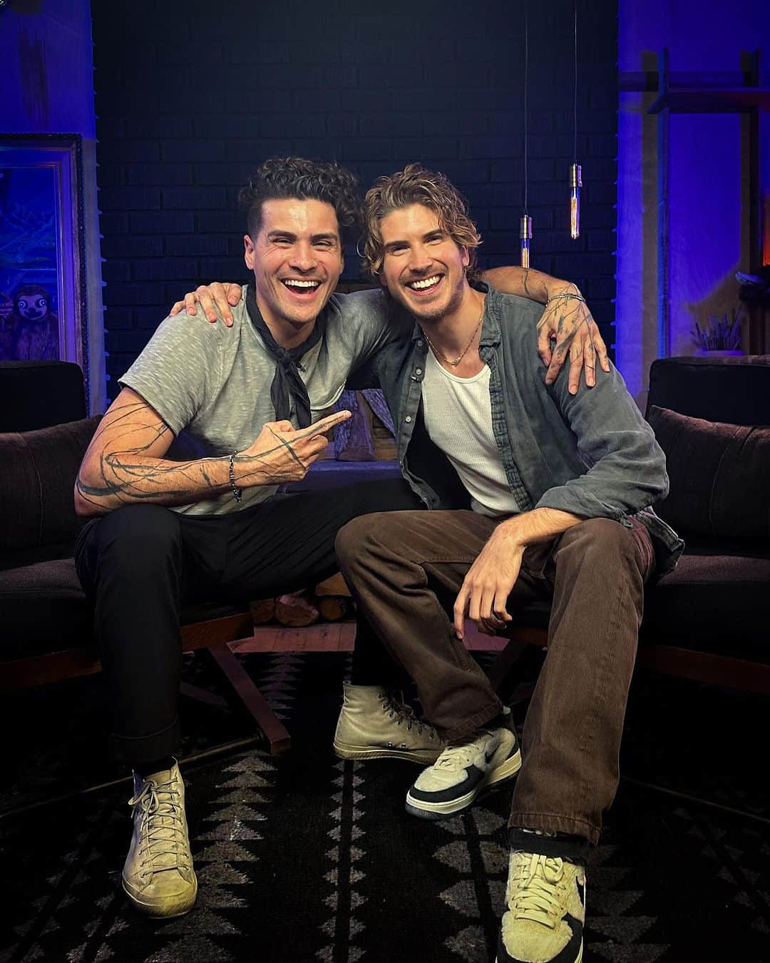 アンソニー・ペディラのインスタグラム：「i spent a day with @joeygraceffa… coming tomorrow @ 11 a.m. PDT」