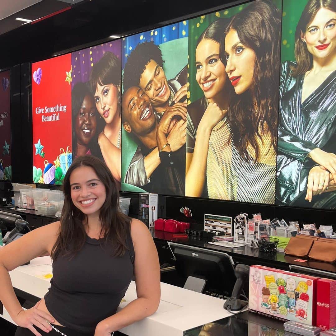 ライリー・ティコティンのインスタグラム：「Imagine getting to do a dream job with your little sister for @sephora !!!!!!」