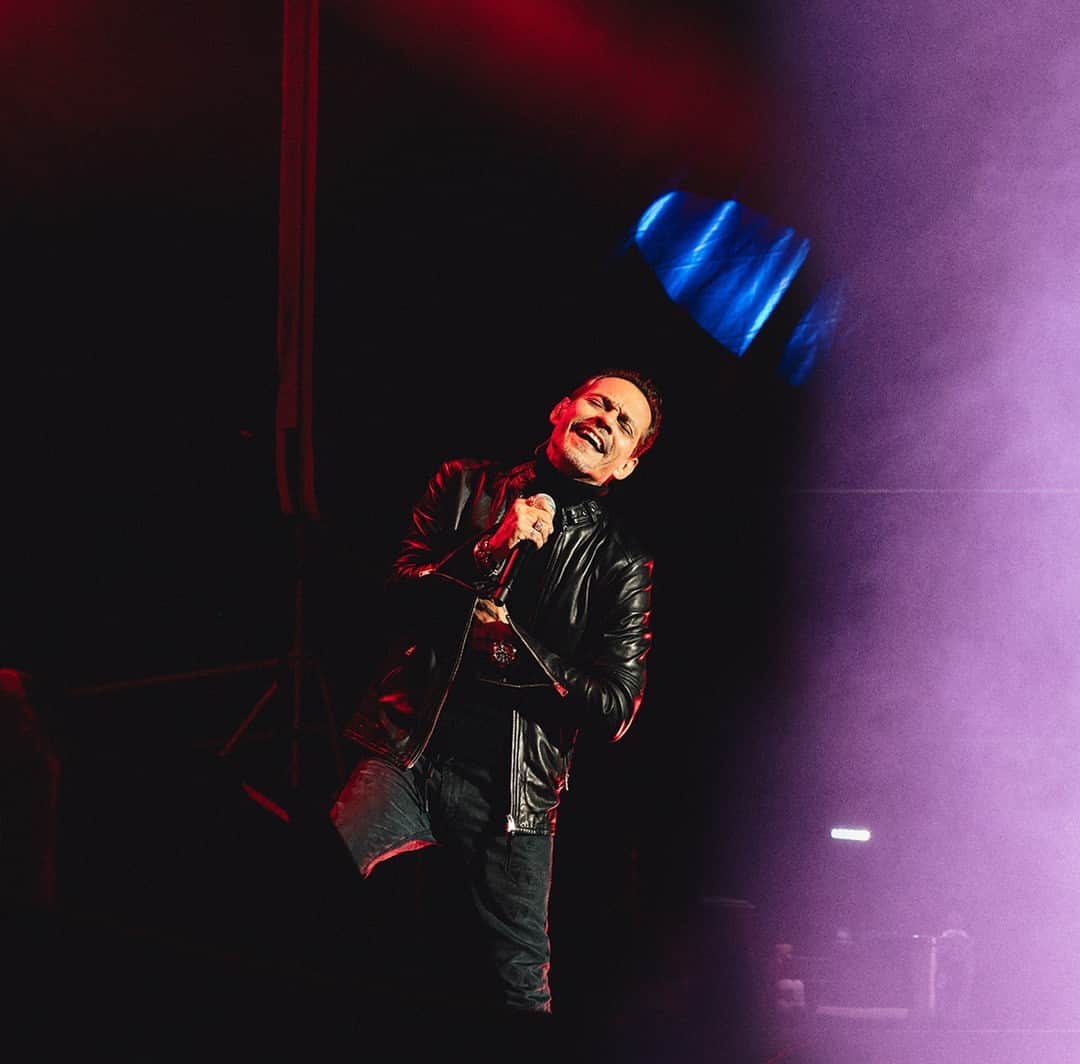 マーク・アンソニーのインスタグラム：「Monterrey! Pasamos una noche inolvidable 🎤 Muchas gracias mi gente!  Puebla, nos vemos en muy pocos días para gozar! 🔥 Los veo pronto」