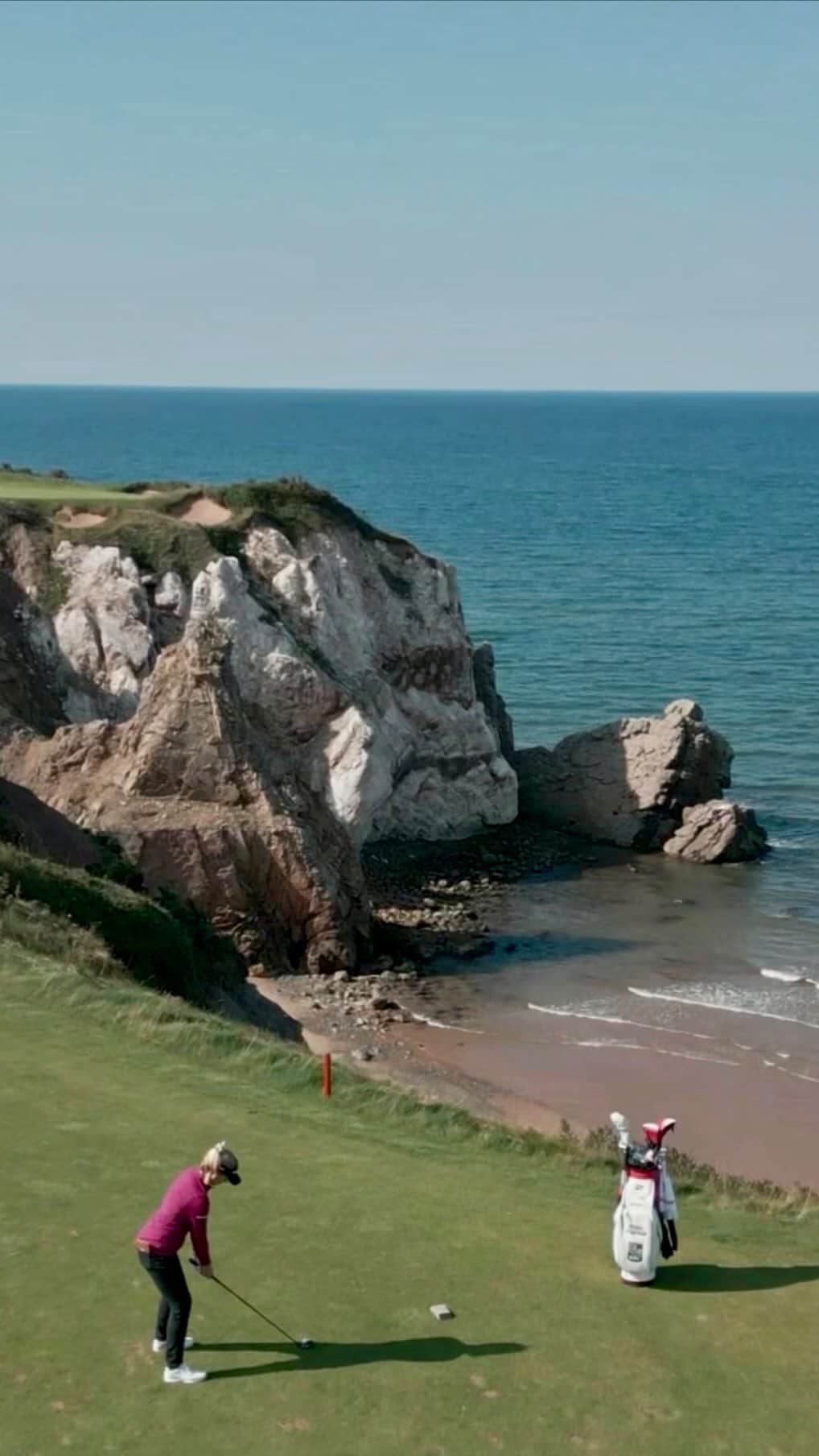ブルック・ヘンダーソンのインスタグラム：「Grateful to have been able to stay and play @cabotcapebreton last month! Enjoyed the stunning  views, awesome courses, and great hospitality! 🤩   I heard I may even have a ladies’ course record 😉」