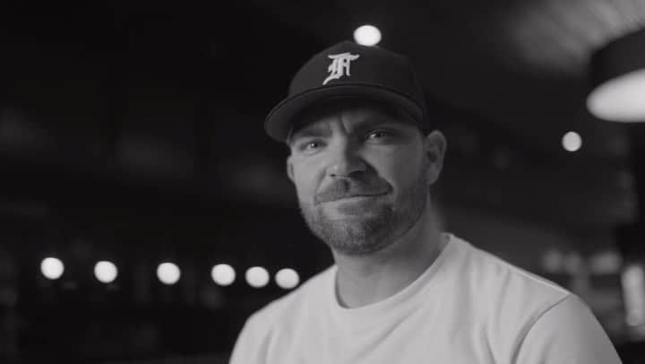シカゴ・ホワイトソックスのインスタグラム：「Liam Hendriks completed treatment for non-Hodgkin’s lymphoma in January, making an emotional return to the mound just months later. His fearless approach to beating cancer has inspired the baseball world and beyond. Congratulations, Liam, on becoming the 2023 #PlayersChoiceAwards AL Comeback Player! @WhiteSox @hendriks_31」