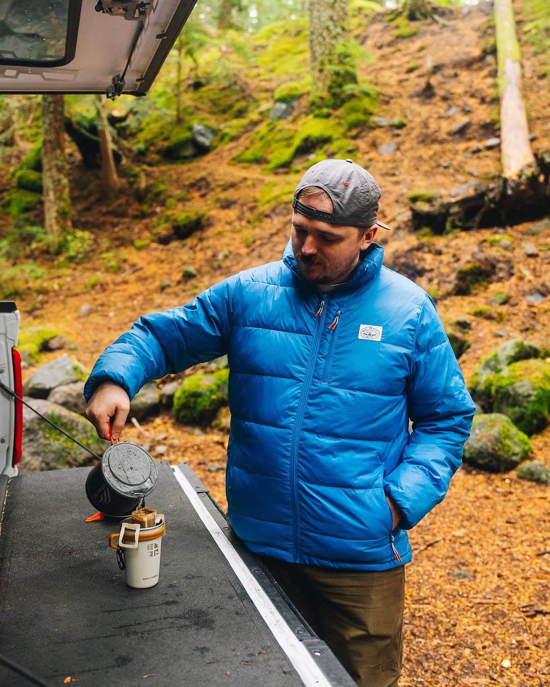 Poler Outdoor Stuffのインスタグラム：「Our Winter 23 collection is here and first up is our Yukon jacket. A classic insulated puffy jacket, with DuPont Sarano insulation and fits like it’s spoze’d too! With lining artwork by @alitbruce. Check it out, you won’t be sorry.」