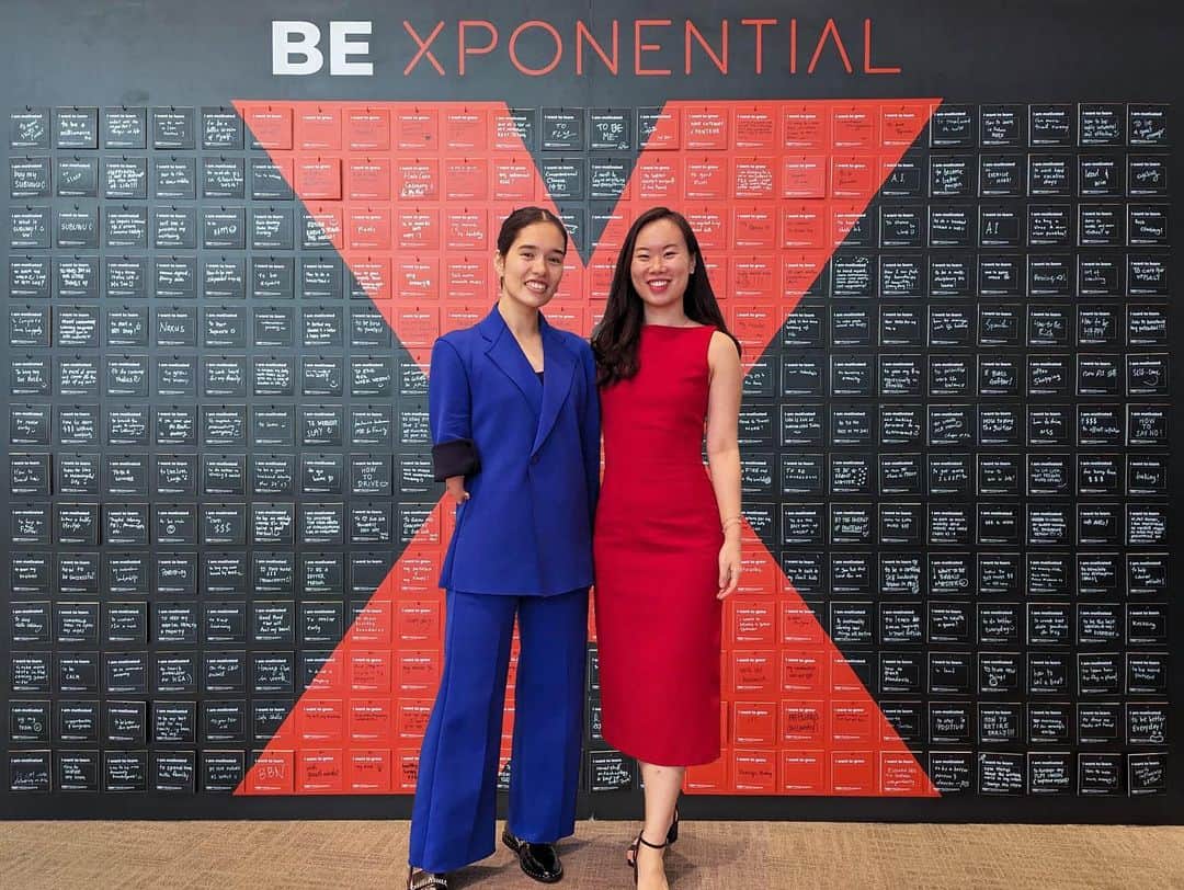 一ノ瀬メイのインスタグラム：「TEDx P&G Singapore🇸🇬  Grateful for the platform to be able to share my journey but most of all grateful for getting to meet some amazing people! Thank you Celine for finding me and having me here!  無事に登壇終了しました！ 今回は企業主催のイベントということでトークは一般公開されないのですが、本当に貴重な体験をさせてもらいました。インスパイアリングな15名のスピーカーの中に混ざれたこと、その出会い、そしてその中でトリを務めさせてもらったことすべてが自分にとって大きな経験になった☺️  Outfit : @cfcl_official  アパレルブランドとして日本初のB Corpを取得したブランド。このセットアップも98%リサイクル素材♻︎ この青が本当に綺麗でめっちゃ気に入っている！ Shoes: @stellamccartney   @tedx_official @proctergamble」