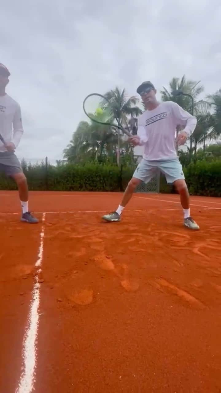 ブライアン兄弟のインスタグラム：「Giving the red dirt a spin at #shellbay. 🐚 🔥 🎾 . . . . . .  #tennis #tennisplayer #tennislife #sport #atp #tenis #tenniscourt #sports #tennislove #usopen #wimbledon #wta #tennisfan #tennistraining #instatennis #fitness #tenniscoach #football #federer #atptour #rogerfederer #tennisworld #tennisgirl #tennismatch #tennistime #tennispro #rolandgarros #djokovic #tennisplayers」