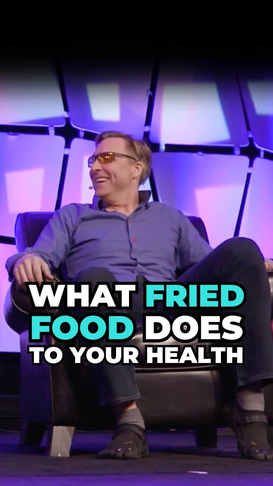 デイヴ・アスプリーのインスタグラム：「Fried food is NOT real food. ❌  Hard truth: Smoking a cigarette will leave you better off than eating anything fried.  👉🏼 Send this to a friend who needs to hear this!  #daveasprey #biohacker #biohacked #biohack #friedfood #junkfood #healthydiet #longevity #brainhealth #wellbeing #healthylifestyle #diet」