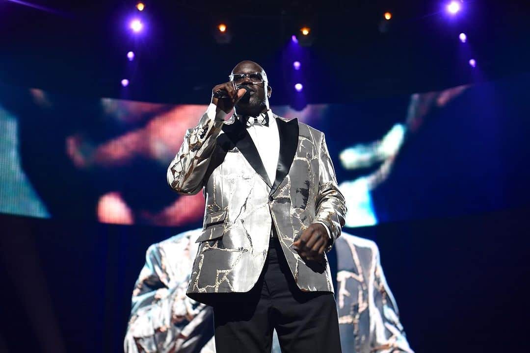 のインスタグラム：「The Third Event was a night to remember! Thank you to all the artists who gave their time and talent to further our Foundation’s mission. And thank you to Presenting Sponsor, Pepsi Stronger Together; Venue Sponsor, MGM Resorts; Diamond Plus sponsor, Door.com; and Diamond level sponsors, Los Angeles Lakers, Reinhart Foundation, The General Insurance, and Wynn Resorts. (Photo credit: Getty Images for The Shaquille O’Neal Foundation) @shaqfoundation」