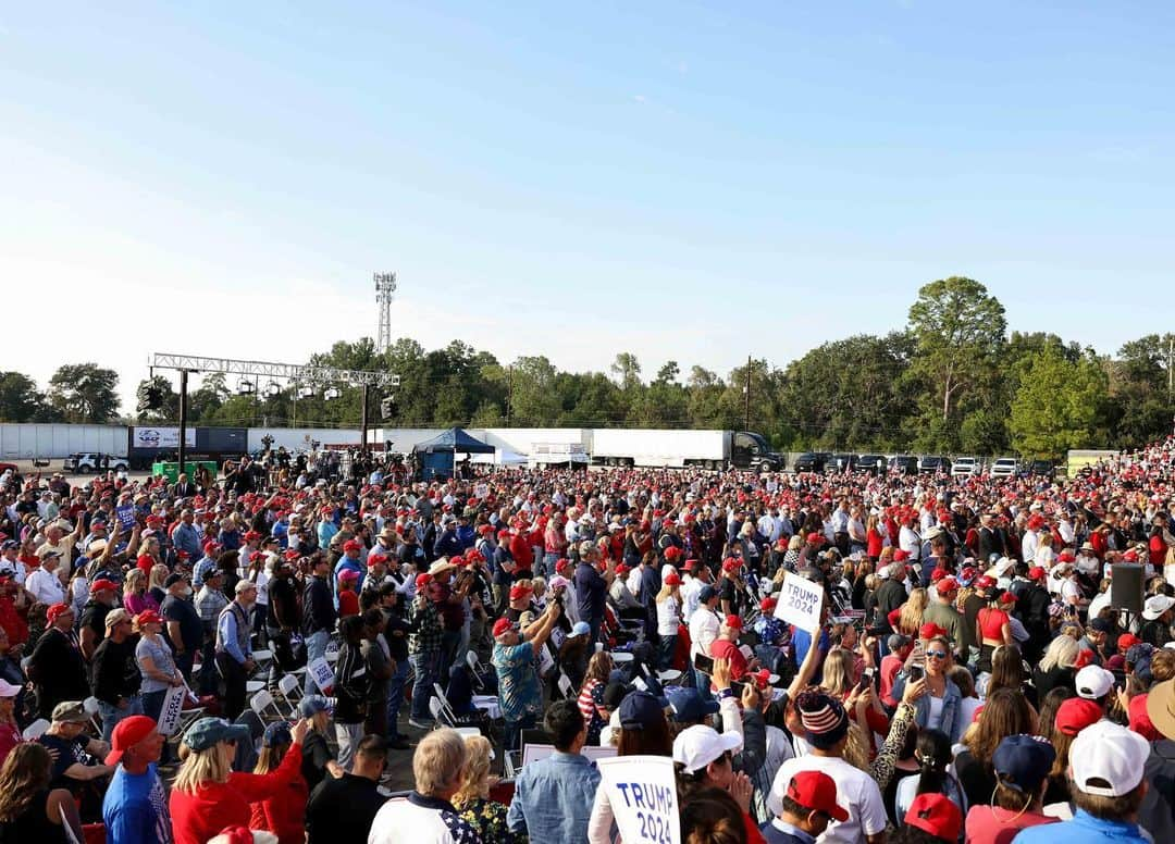 ドナルド・トランプのインスタグラム：「The Great Silent Majority is rising like never before, and under our leadership, the Forgotten Man and Woman Will Be Forgotten No Longer!   With your help, your love, and your vote, we will put AMERICA FIRST, and WE WILL MAKE AMERICA GREAT AGAIN!  THANK YOU TEXAS! God Bless You, and God Bless America!」