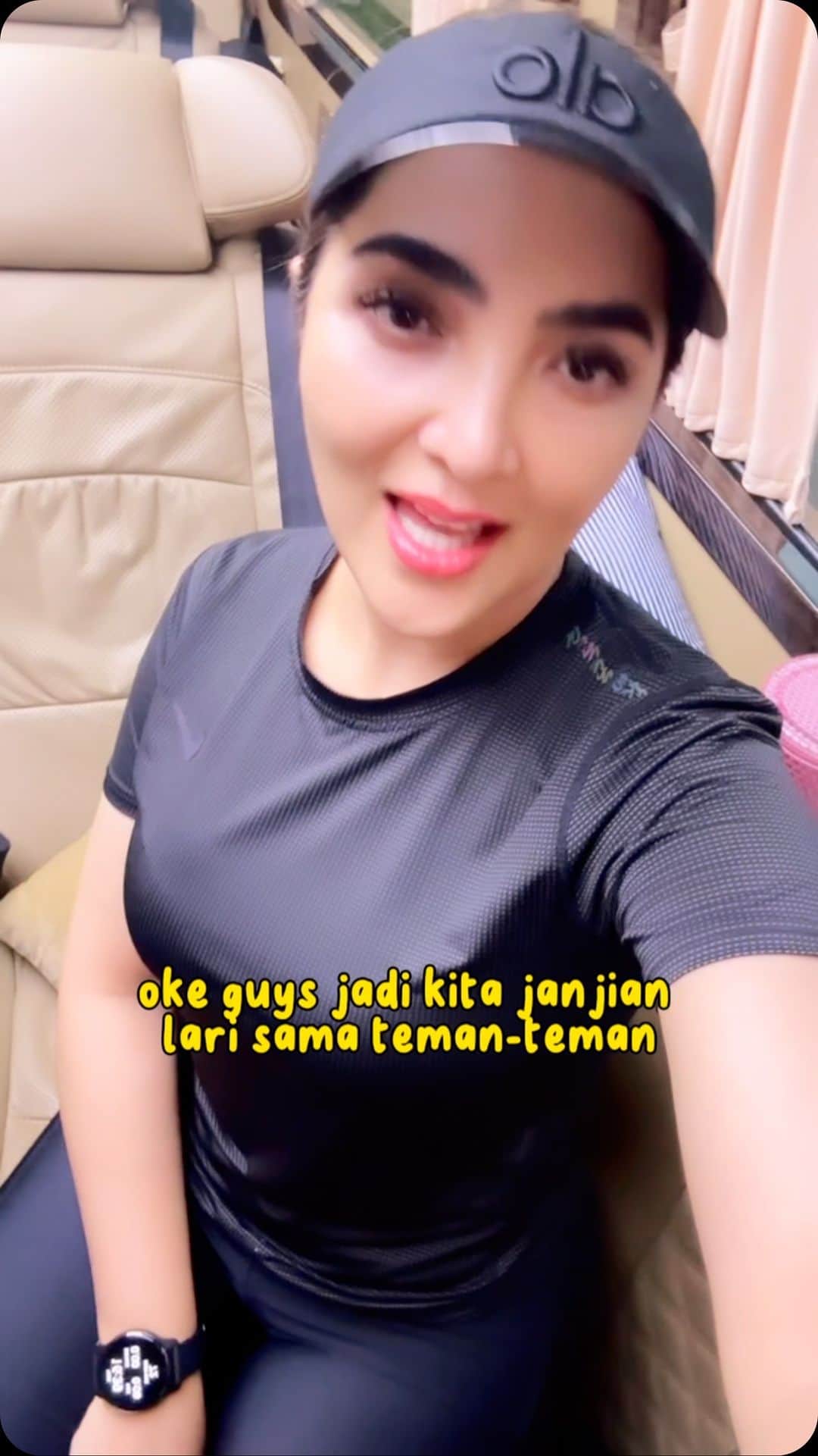 のインスタグラム：「Semangat buat ikut marathon😝 hehehe」