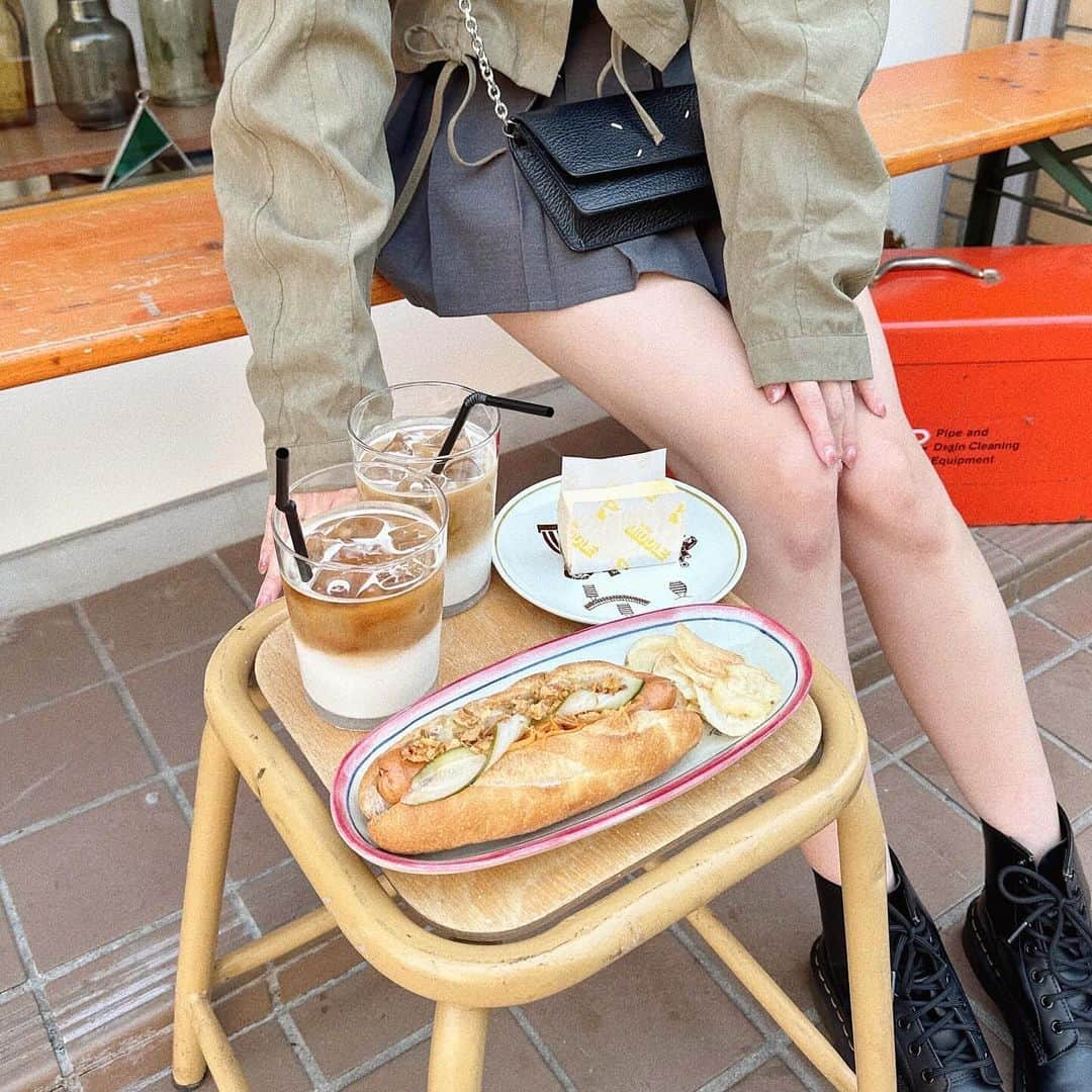 natsumiのインスタグラム：「@inthemiddle_tyo 🌭♡ ˎˊ˗ ㅤㅤㅤㅤㅤㅤㅤㅤㅤㅤㅤㅤㅤ ㅤㅤㅤㅤㅤㅤㅤㅤㅤㅤㅤㅤㅤ #新宿グルメ #新宿カフェ #カフェ巡り #東京観光 #ホットドッグ」