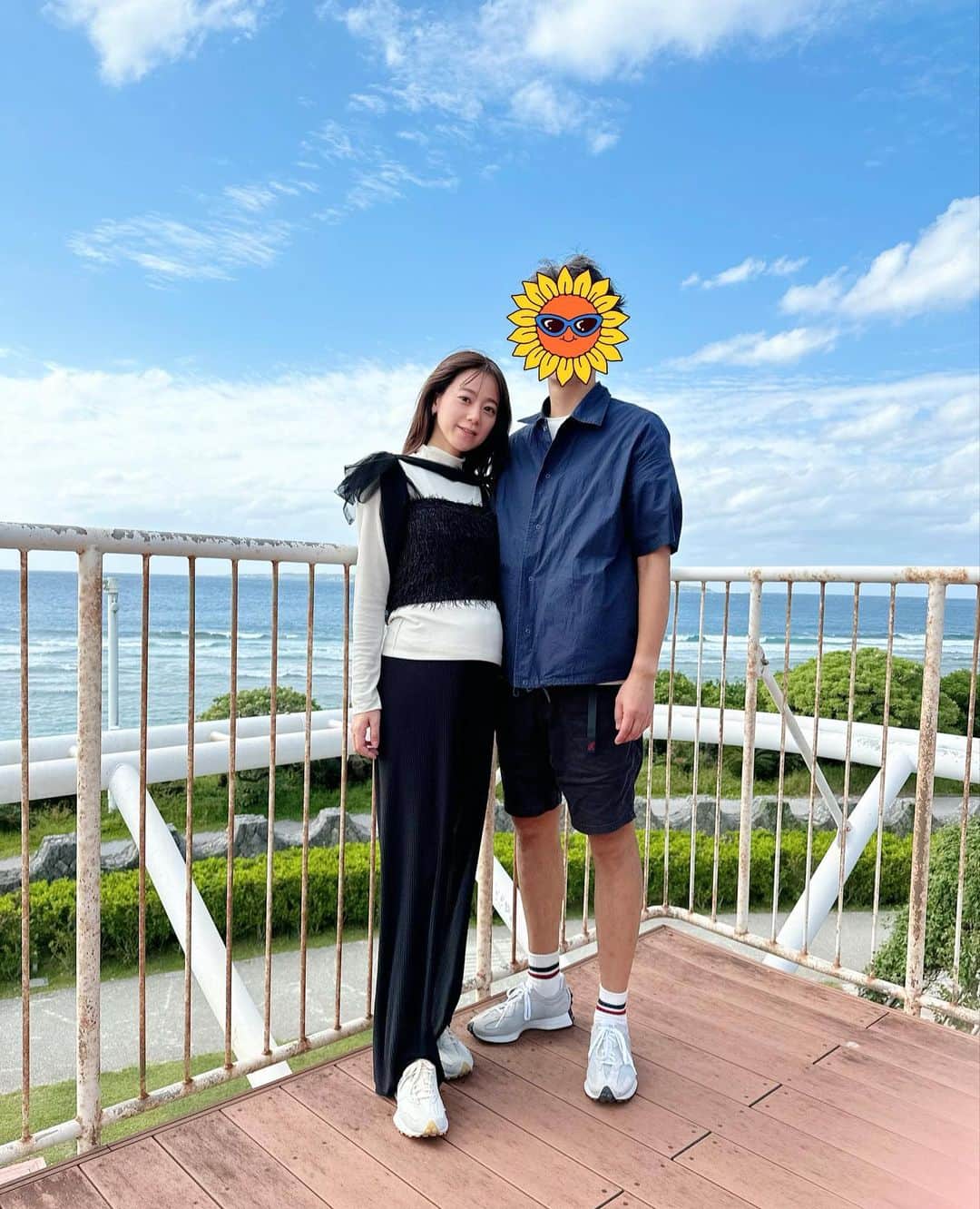 西村みえこのインスタグラム：「結婚記念日💒  時が経つのは、、早い、、早すぎる、、、  あっとゆうまの12年😌  途中 家族も増えて 東京から離れて引っ越したりと色々ありました、、、🥺💓  今年のビックイベントも終盤。  Ninaがお姉ちゃんになります🥹  数年ぶりで、、、大丈夫か私😆  写真は記念に沖縄行った時。  これからも 西村家宜しくね☺️🥰  #japan #絹婚式 #沖縄 #miekonishimura」