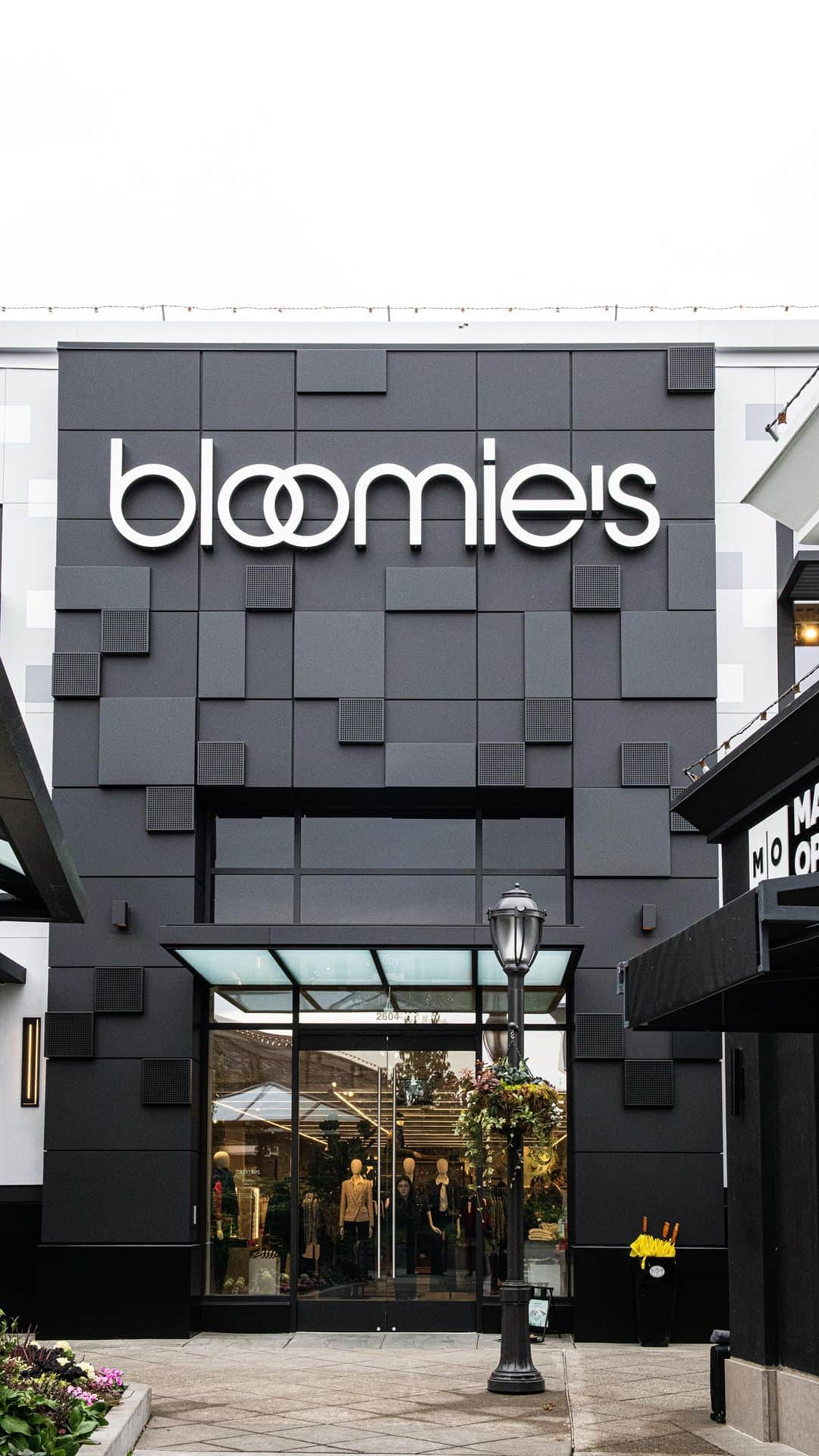 Bloomingdale'sのインスタグラム：「Today’s the day: Bloomie’s UVillage is OPEN! Our very first store in the PNW, we are so excited to bring a taste of Bloomingdale’s to Seattle. Stop by to shop top picks from The North Face, Canada Goose, Birkenstock, Polo Ralph Lauren, and more! 🛍️ See you soon! #bloomies」