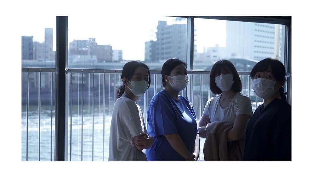 旭桃果さんのインスタグラム写真 - (旭桃果Instagram)「2つ素敵なお知らせ！①本日11/3審査発表&授賞式 📍軽井沢芸術倶楽部 10:00-  【第15回日本映像グランプリ2023】 最終ノミネートに選出  http://www.art-center.jp/compe/eizou15/index_eizou15.htm  ②【第21回自主制作映画コンテスト】 実行委員会特別賞受賞🏆  https://www.umic.jp/eigact/story015.html  全応募131作品から映画祭実行委員のメンバーが選定した、実行委員会特別賞が決まりました🎉  『ブライトロード303号室奥田美紀様宛て』98分 監督:白田悠太  11/19（日）15:50から犀の角で上映します  投票や審査員の方々に選んで頂いて白田監督の作品が、そして信頼する女優さん達が羽ばたく姿が素敵です💓  ヨガ教室の生徒、ママ友として 私も出演させて頂きました。  『ブライトロード303号室 奥田美紀様宛て』 監督 :  白田悠太 出演：渡部智子、土田有希、秋村和希、藤原絵里  コロナ禍の東京を舞台にしたレズビアン女性2人のメロドラマです。  ♦︎作品紹介♦︎ 『ブライトロード303号室 奥田美紀様宛て』（98分） 監督 :  白田悠太 バイトを転々としながら、出会い系で知り合った女性と一晩だけの関係を繰り返し自らの人生や家族との関係に悩む春子と、ヨガの教室を一人で経営しながら生徒や息子との関係に悩みを抱える美紀。コロナ禍の東京に生きる孤独なレズビアン女性2人の日常が次第に交錯し、人生の分岐点を迎える。  #ブライトロード303号室奥田宛て #日本映像グランプリ2023 #映画 #自主映画 #映画制作 #撮影 #役者」11月3日 8時49分 - momokasahi