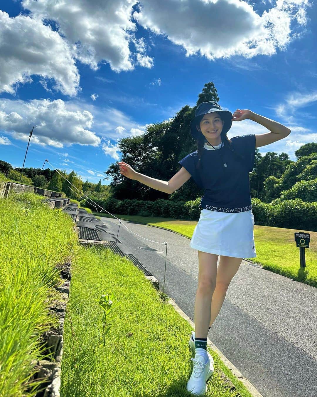 小林沙弥香のインスタグラム：「⁡ おはようございます 今日から3連休ですね🌱 ⁡ 私はこれから撮影へ...行ってきます✌️  ⁡ ⁡ #11月もよろしくお願いします #ゴルフ行きたい病」