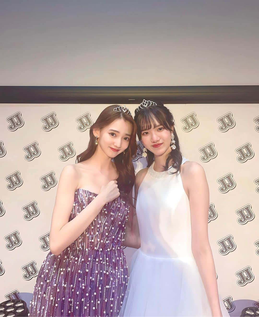 黒木麗奈さんのインスタグラム写真 - (黒木麗奈Instagram)「光莉ちゃんの携帯で撮ってくれました🥹✨ ありがとう💕  同い年かなぁと思ってたら２つも下でした😳 大人っぽいなぁ~😭 話しやすくて、元気で 沢山“写真撮りましょぉ~”の言葉がすごく嬉しかったです🥹  これからも一緒に頑張りましょう💕  @jj_audition_official  @jj_official_jj  #jjモデルオーディション2023 #グランプリ受賞 #世界の黒木 #jjモデル #記者会見 #グランプリ #jj #国民的彼女 #レナンツェル」11月3日 9時03分 - rena__1126