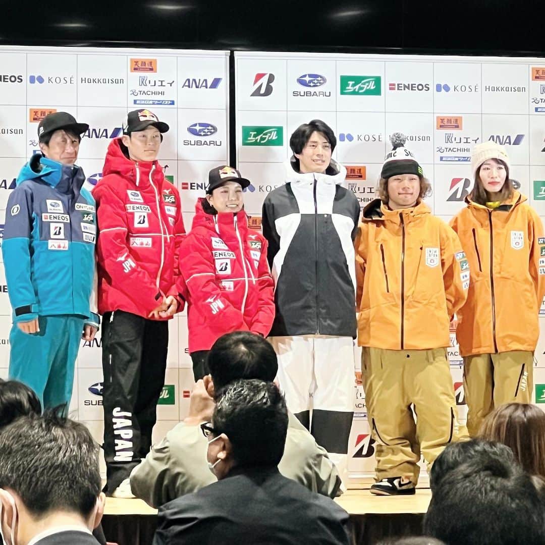 yukiさんのインスタグラム写真 - (yukiInstagram)「2023-24 #SNOWJAPAN 記者会見🗻  新しいナショナルチームウェアのお披露目と 来るスノーシーズンに向けての意気込みを🎙️  この冬も日本代表選手たちの応援を どうぞよろしくお願いいたします📣  @saj.snowjapan  #がんばれニッポン   🇸🇮初沙羅ちゃんにお目にかかりました。 スロベニアを拠点に活動していることから とても親近感を持ち、なんなら勝手に妹くらいに思い とてもとっても応援していました。 今シーズンも強く逞しくがんばってもらいたいです！ @sara.takanashi」11月3日 9時07分 - milkayuki