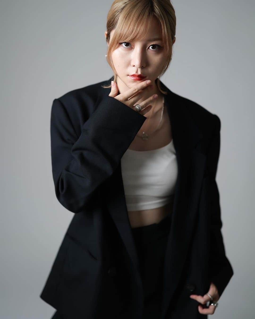 冨家規政のインスタグラム：「11月9日18時〜鳥越アズーリFM ノリ坊ちゃんねる！に 岩田華怜さんに来て頂きます^ - ^  岩田さんAKB48を卒業後、ソロ活動開始 舞台ハリーポッター呪いの子では デルフィーを演じ、来春公開予定の映画「最後の乗客」では海外の映画際で主演女優賞をゲットと只今ノリノリです♪  どんな話しになるか(^｡^) 皆さん是非11月9日18時 ↓をクリックお願いします♪ 見逃しの方は２週間後にYouTubeにて配信します^ - ^ azzurri-fm.com #岩田華怜 #ハリーポッター呪いの子 #最後の乗客」
