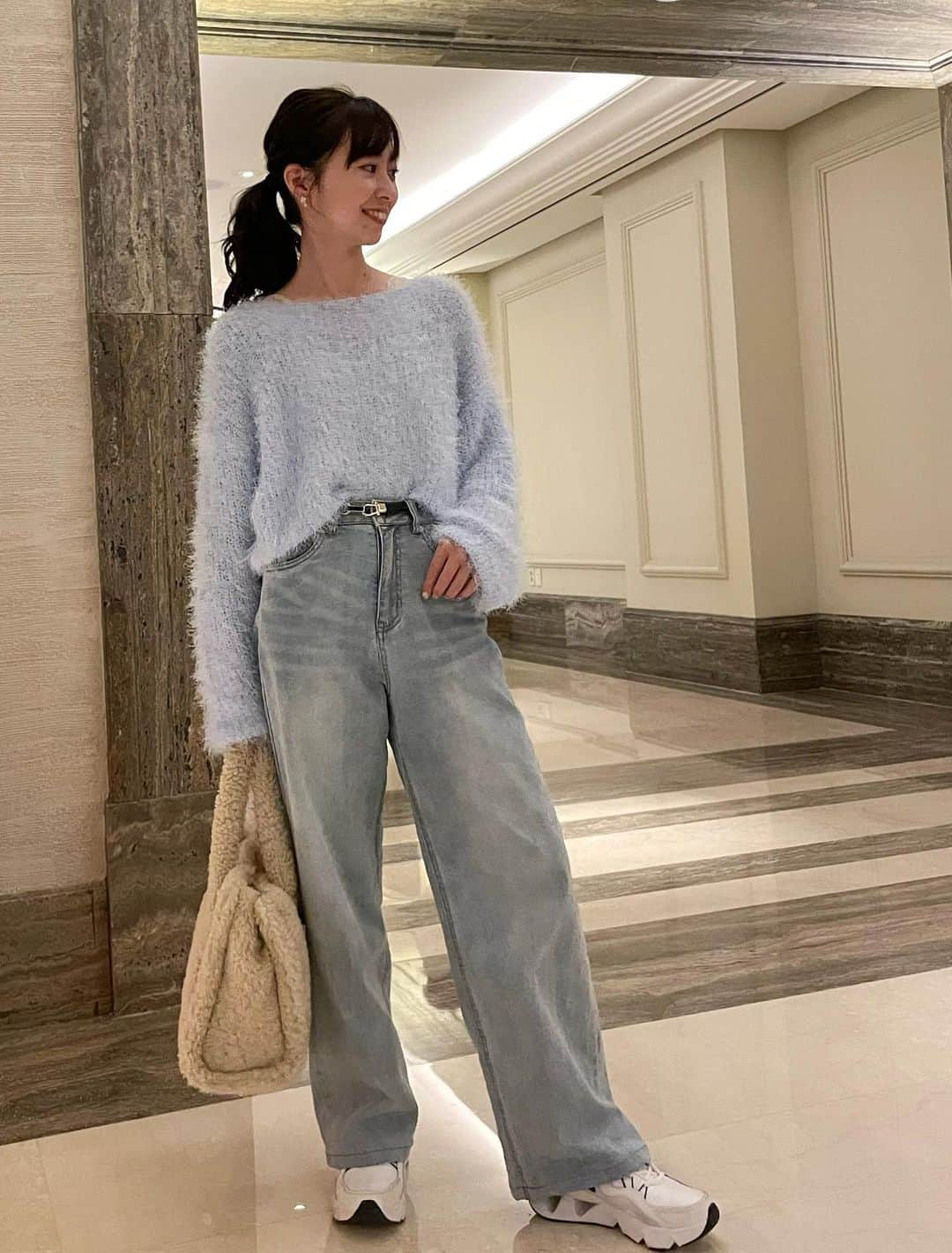 原田あかねさんのインスタグラム写真 - (原田あかねInstagram)「#153cmコーデ   knit @grl_official  denim @kobe_lettuce #レタジョ bag @gu_for_all_   #プチプラコーデ#秋コーデ#遊園地コーデ#休日ママコーデ #韓国コーデ」11月3日 9時13分 - akane.hrd